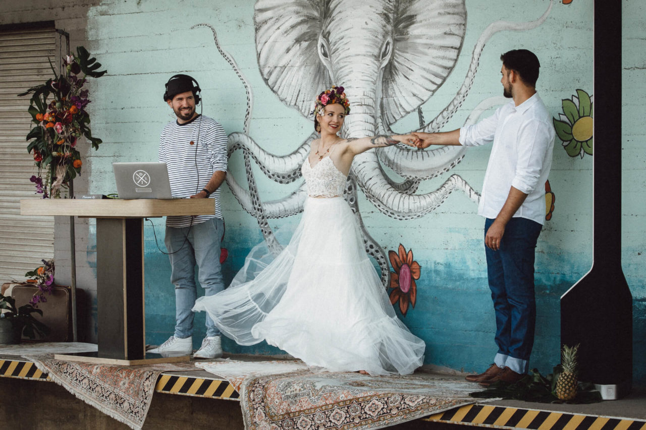Hochzeits DJ, Hochzeitstanz, Brautkleid, Brautfrisur, Brautschmuck